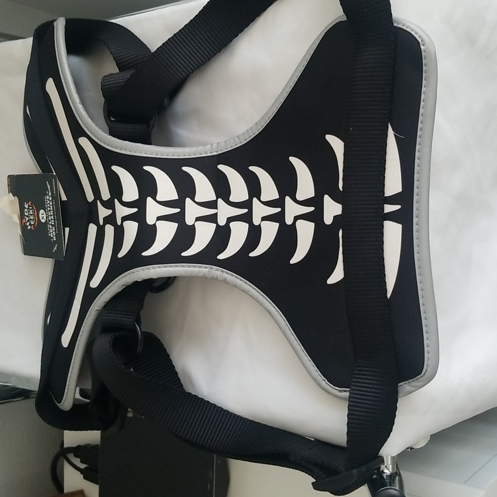BRAND NEW Hyde and EEK dog harness size XL.